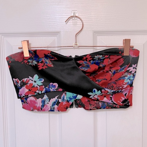 floral 2 piece outfit, size medium - Picture 4 of 7